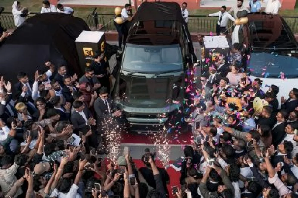 HiLITE Group Gifts 47 Cars to Employees on 30th Anniversary